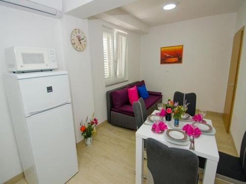 Apartments Vesela - Premium One Bedroom Apartment with Terrace and Partial Sea View Hotel in Dubrovnik-Neretva County