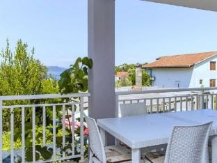Apartments Vesela - Premium One Bedroom Apartment with Terrace and Partial Sea View Hotel in Dubrovnik-Neretva County