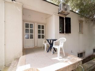 Apartments Neva- Two Bedroom Apartment with Balcony 4R Hotel in Selca, Brač