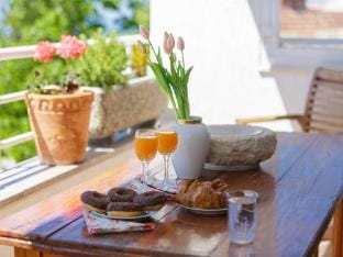 Apartments Sunrise  Duilovo  -Three Bedroom Apartment with Sea View  Terrace Hotel in Split