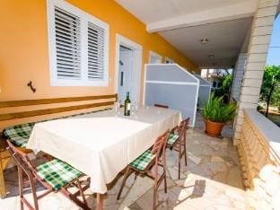 Apartments Ivana TR-Two Bedroom Apartment with Terrace A1 Hotel in Trogir