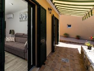 Apartment Pod Nespolom - One Bedroom Apartment with Terrace Hotel in Dubrovnik-Neretva County