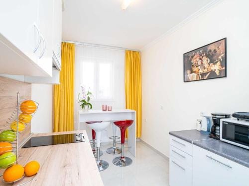 Apartments Blazevic - Comfort Two Bedroom Apt with Hot Tub and Sea View Hotel in Mlini