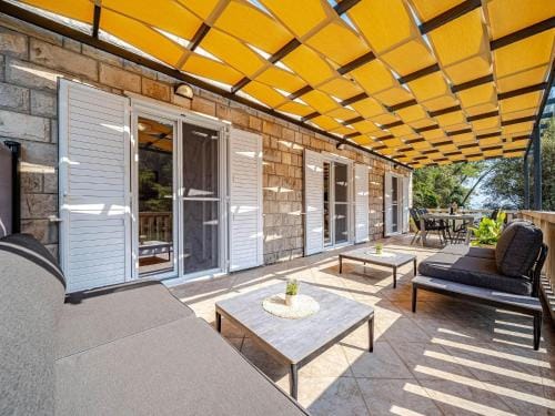 Holiday Home Island Gem - Five  Bedroom Apartment Hotel in Dubrovnik-Neretva County