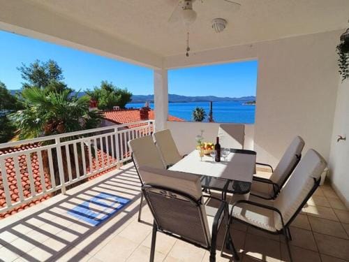 Apartments Mediterranean House - Two Bedroom Apartment with Terrace and Sea View Hotel in Dubrovnik-Neretva County