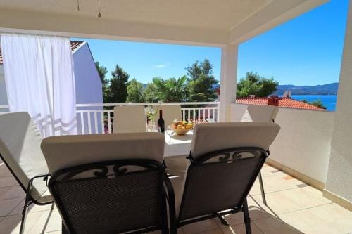 Apartments Mediterranean House - Two Bedroom Apartment with Terrace and Sea View Hotel in Dubrovnik-Neretva County