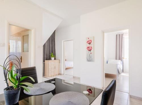 Seaside Apartment Franica-Two Bedroom Apartment with Terrace and Sea View Hotel in Dubrovnik-Neretva County