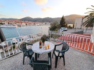 Seaside Apartment Franica-Two Bedroom Apartment with Terrace and Sea View Hotel in Dubrovnik-Neretva County