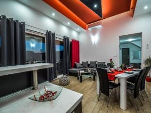 Apartments Sunshine Home - Two Bedroom Apartment with Balcony and Sea View Hotel in Dubrovnik-Neretva County