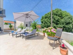 Villa LA - Comfort One-Bedroom Apartment with Terrace and Sea View Hotel in Split-Dalmatia County