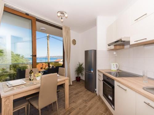 Villa LA - Comfort One-Bedroom Apartment with Terrace and Sea View Hotel in Split-Dalmatia County