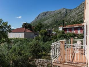 Villa Dubravka - Superior Studio Apartment with Balcony and Sea View Apartman 3 Hotel in Plat