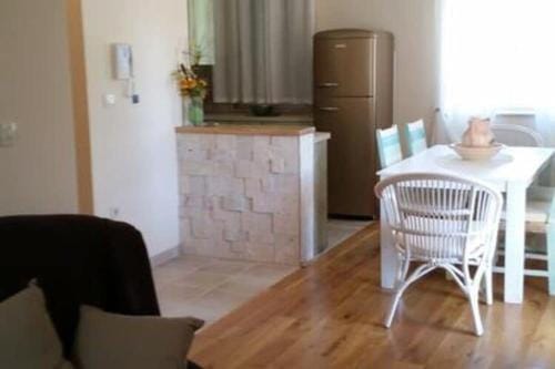 Apartments Villa Rustica ST - Two-Bedroom Apartment with Balcony and Shared Pool prizemlje Hotel in Biograd na Moru