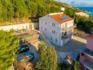 Apartments Palma - Two Bedroom Apartment with Balcony and Sea View   Veliki Hotel in Split-Dalmatia County