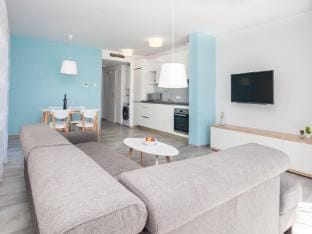 Apartments Dva Galeba - One Bedroom Apartment with Garden Terrace 202 Hotel in Bol