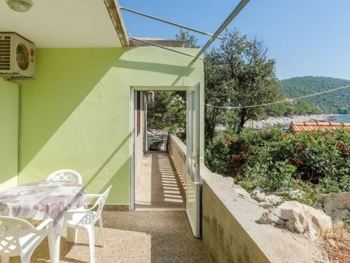Seafront apartment Olivera with patio Hotel in Dubrovnik-Neretva County