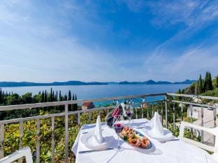Apartments Cypress Sea Cove - Comfort Studio Apartment with Balcony and Sea View A1 Hotel in Dubrovnik-Neretva County
