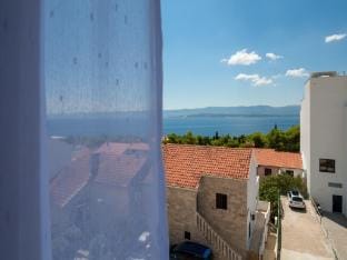 Apartments Dva Galeba - One Bedroom Apartment with Sea View 206 Hotel in Bol