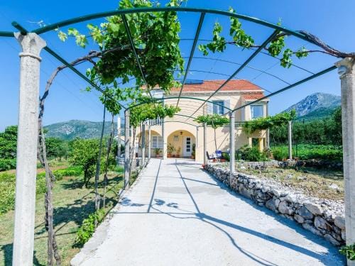 Apartment   Rooms Mazdin - One Bedroom Apartment with Balcony and Sea View Hotel in Dubrovnik-Neretva County