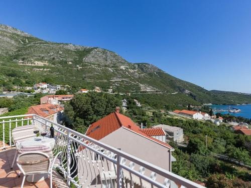 Villa Dubravka - Premium One Bedroom Apartment with Balcony and Sea View Apartman 5 Hotel in Plat