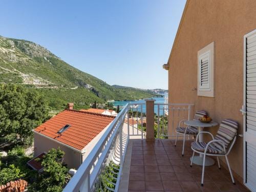 Villa Dubravka - Premium One Bedroom Apartment with Balcony and Sea View Apartman 5 Hotel in Plat