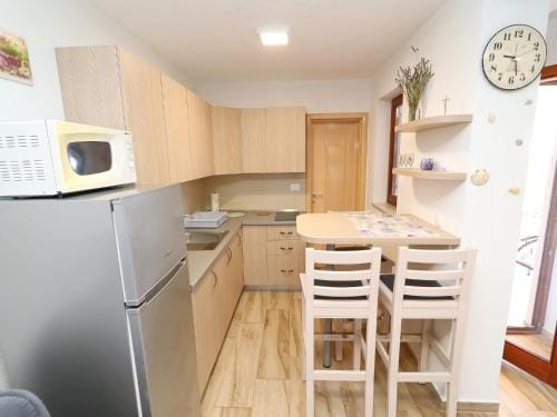 Seaside Apartments Hrkac - Studio Apartment with Terrace and Sea View 3 Hotel in Dubrovnik-Neretva County