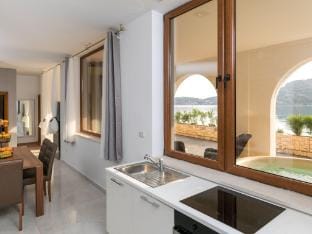 Apartment Frankies Place - Two-Bedroom Apartment with Terrace and Sea View Hotel in Dubrovnik-Neretva County