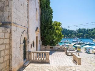 Apartments Villa Royale - Luxury One Bedroom Apartment with Terrace Hotel in Cavtat