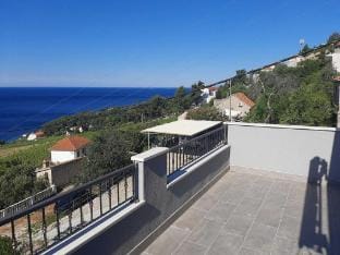 Apartments Dobrila - One Bedroom Apartment with Terrace and sea view - B1 Hotel in Dubrovnik-Neretva County