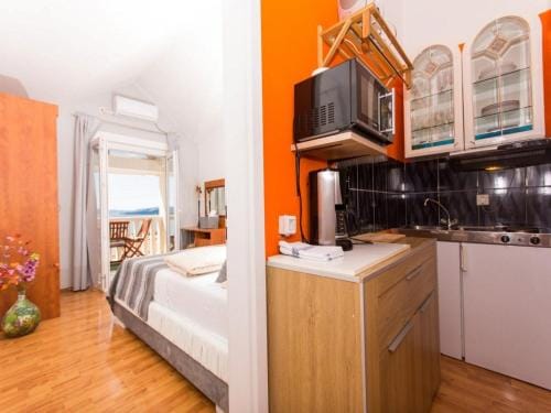 Villa Stil - Two Bedroom Apartment with Balcony and Sea View 203 President Hotel in Okrug Gornji