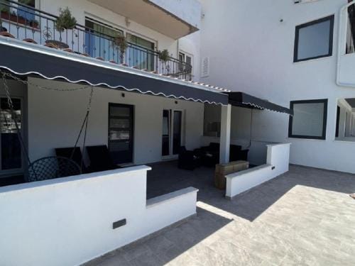 Hidden Gem Apartment - Two Bedroom Apartment with Terrace and Sea View Hotel in Dubrovnik-Neretva County