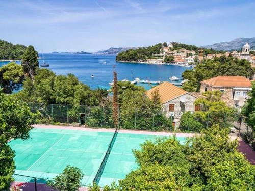 Apartments  Rooms Mara  Petrunjela - Studio Apartment with Balcony and Sea View Hotel in Cavtat