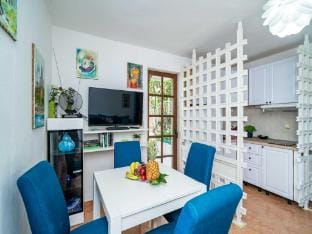 Apartments  Rooms Mara  Petrunjela - One Bedroom Apartment with Terrace and Sea View Hotel in Cavtat