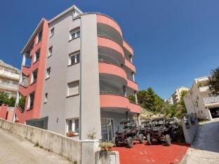 Apartments Villa Juric- Studio Hotel in Baška Voda