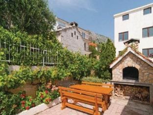 Apartment Stipic Omis - Three Bedroom Apartment with Terrace Hotel in Split-Dalmatia County