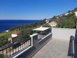 Apartments Dobrila - Superior Two Bedroom Apartment with Terrace and sea view - B2 Hotel in Dubrovnik-Neretva County