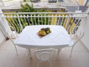 Apartments Pezo - Two Bedroom Apartment with Balcony Hotel in Baška Voda