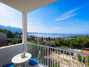 Apartments Grljevic - One Bedroom Apartment with Balcony and Sea View A4 Hotel in Mlini