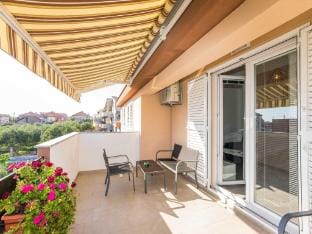 Apartments Maza - One Bedroom Apartment with Balcony  Angela Hotel in Zadar