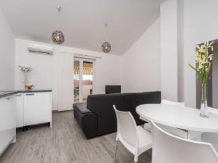 Apartments Maza - One Bedroom Apartment with Balcony  Angela Hotel in Zadar