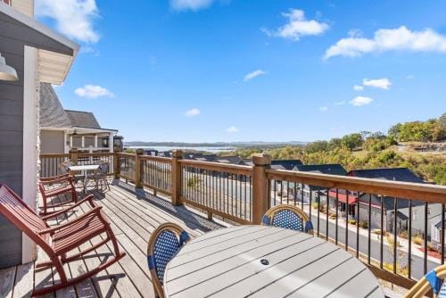 Double-Sided Fireplace, Lake Views, Daily Tickets to Local Attractions, Air Hockey! Lodge in Branson