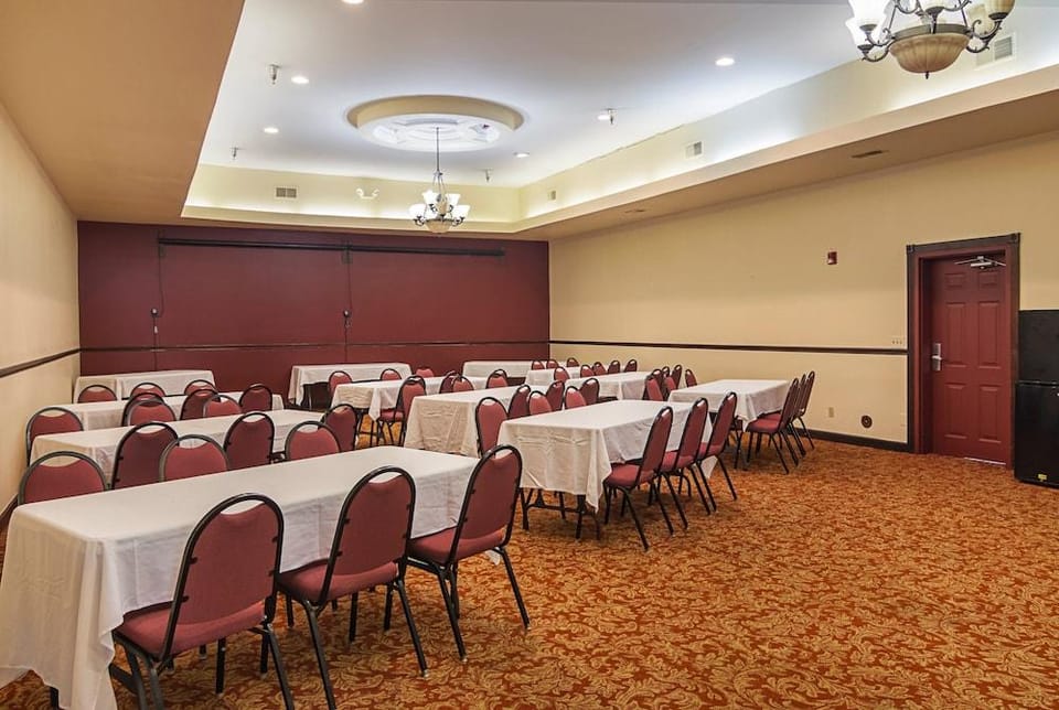 Best Western Palace Inn Hotel in Orion Township
