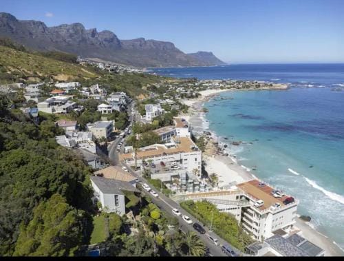 Oceanfront Bliss with Breathtaking Views Hotel in Sea Point