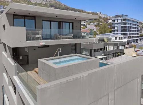 Oceanfront Bliss with Breathtaking Views Hotel in Sea Point
