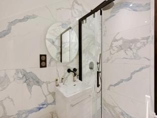 Modern apartment with terrace Hotel in Aubervilliers