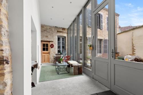 The Purple Courtyard Hotel in Beaune