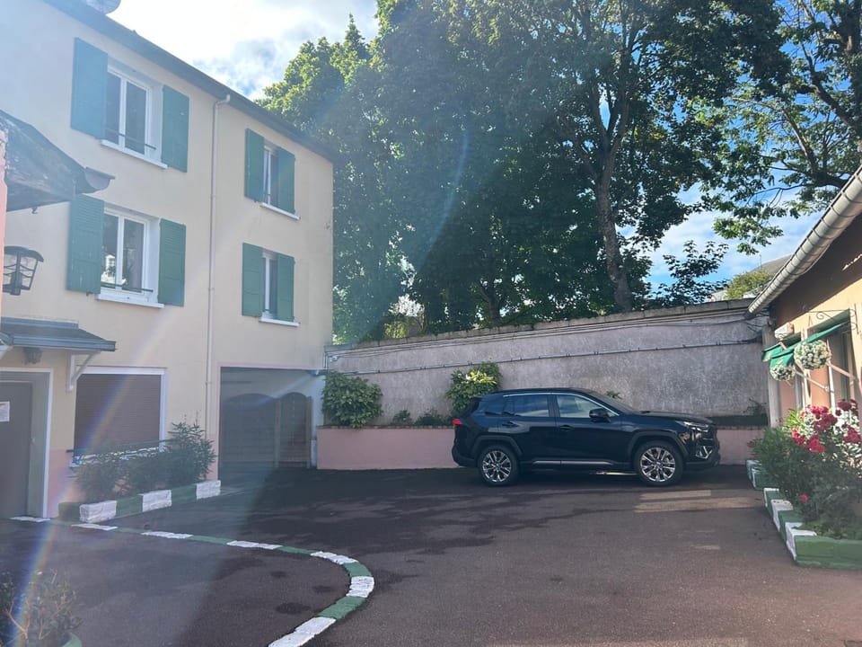 Hotel Saint - Charles Hotel in Île-de-France