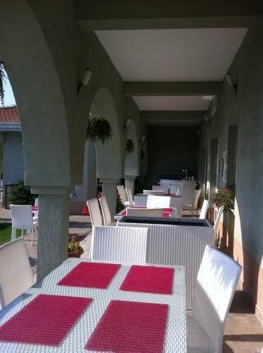 Sunny House Hotel in Skopje