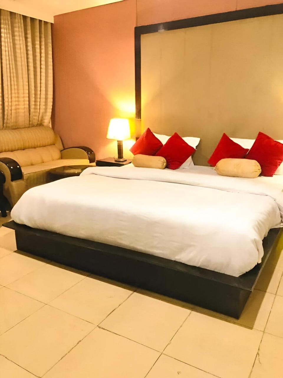 Hotel Grand Inn Hotel in Lahore