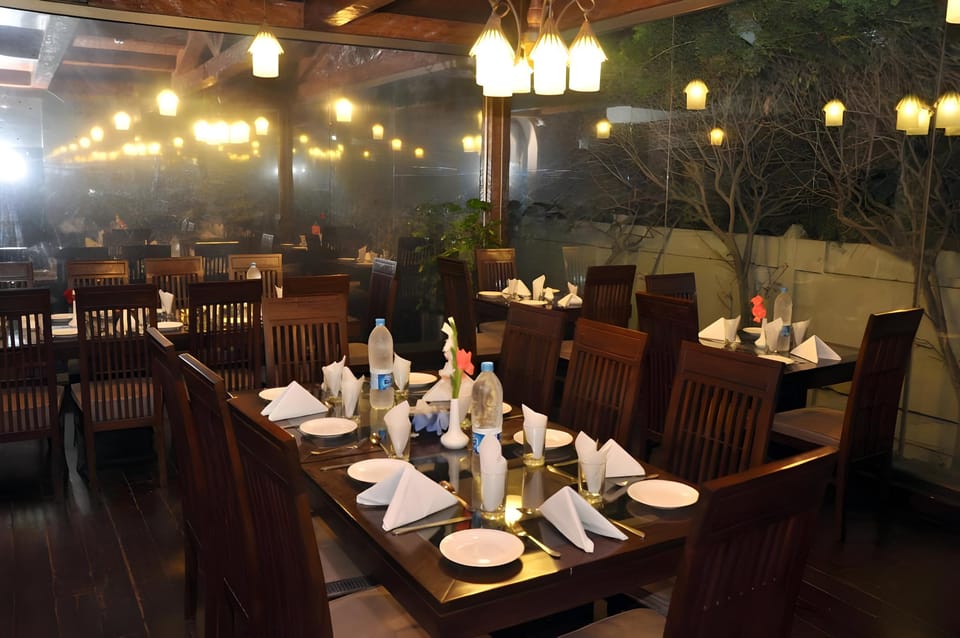 Royal Elegance Hotel  Hotel in Lahore